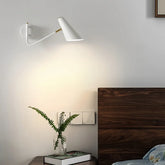Applique con braccio orientabile in metallo stile moderno per camera da letto