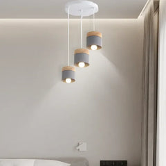 Lampadario cilindrico con base in legno dal design nordico per la sala da pranzo