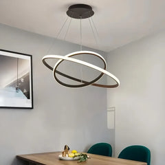 Lampadario ad anelli LED dimmerabile in metallo dal design moderno per soggiorno