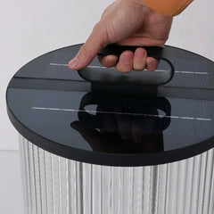 Lanterna da terra per esterno portatile e ricaricabile contemporanea a LED cilindrica in vetro scanalato