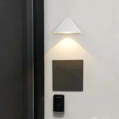 Applique da esterno monodirezionale LED con forma conica per ingresso