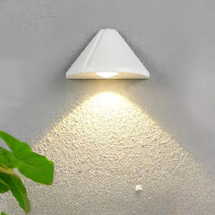 Applique da esterno monodirezionale LED con forma conica per ingresso