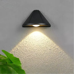 Applique da esterno monodirezionale LED con forma conica per ingresso