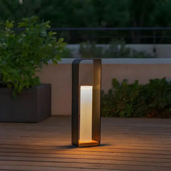 Lampada solare da terrazzo rettangolare moderna in metallo nero con LED