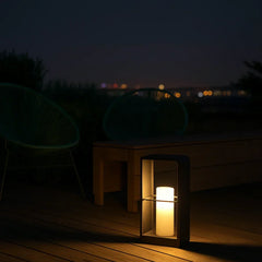 Lampada solare da terrazzo rettangolare moderna in metallo nero con LED
