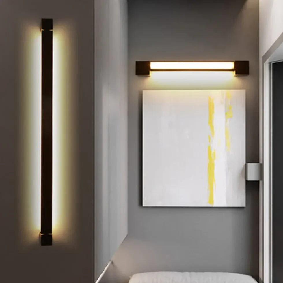 Applique orientabile da parete lineare LED con rotazione fino a 350° in metallo nero