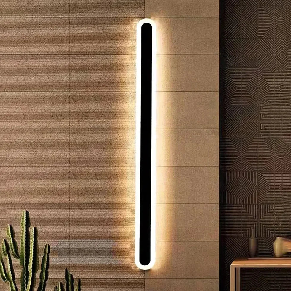 Applique lineare LED dimmerabile dal design moderno in metallo nero