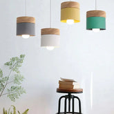 Lampadario cilindrico con base in legno dal design nordico per la sala da pranzo