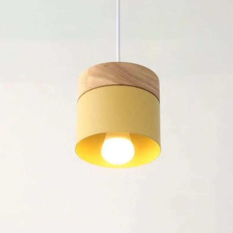 Lampadario cilindrico con base in legno dal design nordico per la sala da pranzo