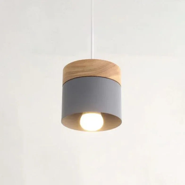 Lampadario cilindrico con base in legno dal design nordico per la sala da pranzo