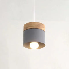 Lampadario cilindrico con base in legno dal design nordico per la sala da pranzo