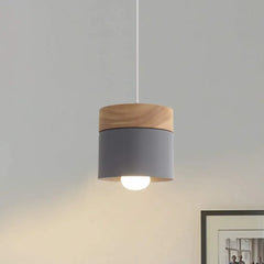 Lampadario cilindrico con base in legno dal design nordico per la sala da pranzo