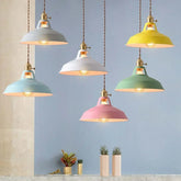 Lampadario a sospensione in metallo colorato stile nordico per la sala da pranzo
