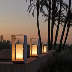 Lampada solare da terrazzo rettangolare moderna in metallo nero con LED