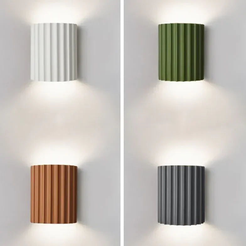 Applique da parete interna di design contemporaneo a mezzo cilindro scanalato per soggiorno