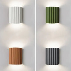 Applique da parete interna di design contemporaneo a mezzo cilindro scanalato per soggiorno