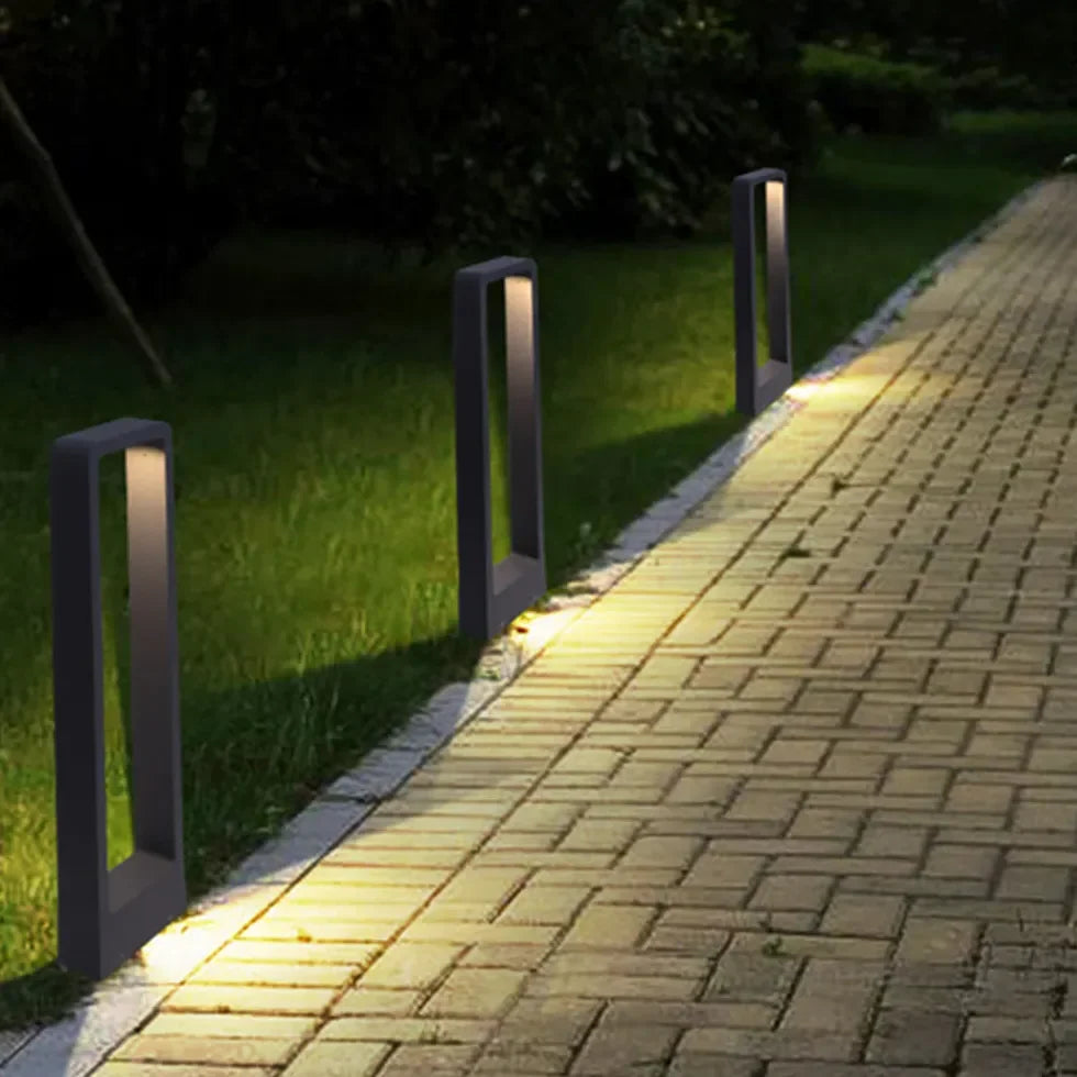 Lampione da giardino moderno LED a forma rettangolare in metallo nero con luce calda