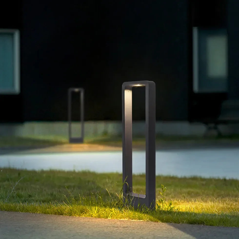 Lampione da giardino moderno LED a forma rettangolare in metallo nero con luce calda