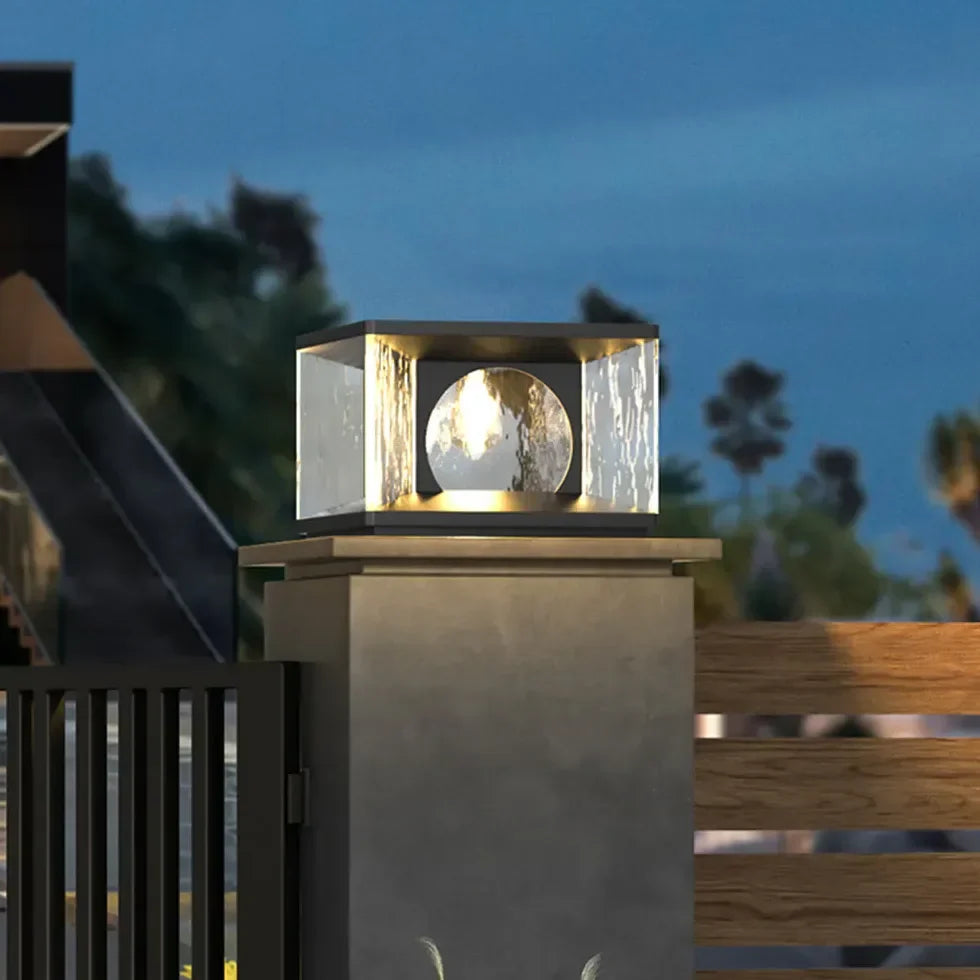 Lampada da pilastro per esterno cubo nero LED solare in vetro design moderno