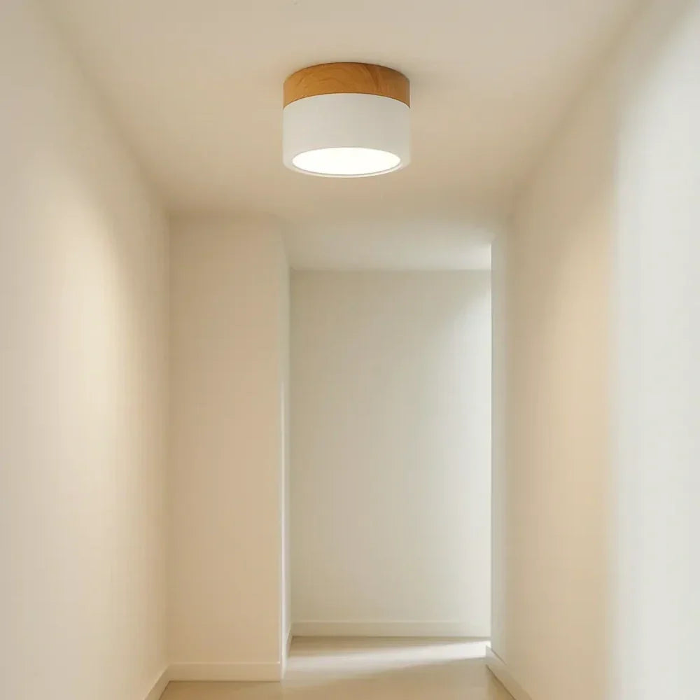 Faretto LED cilindrico in metallo con finitura effetto legno stile nordico per il corridoio