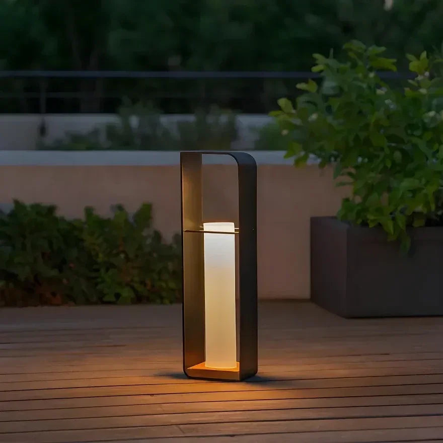 Lampada solare da terrazzo rettangolare moderna in metallo nero con LED