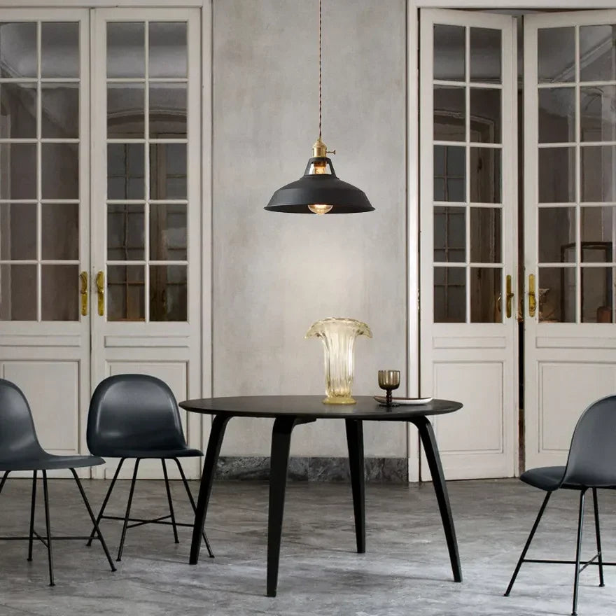 Lampadario a sospensione in metallo colorato stile nordico per la sala da pranzo