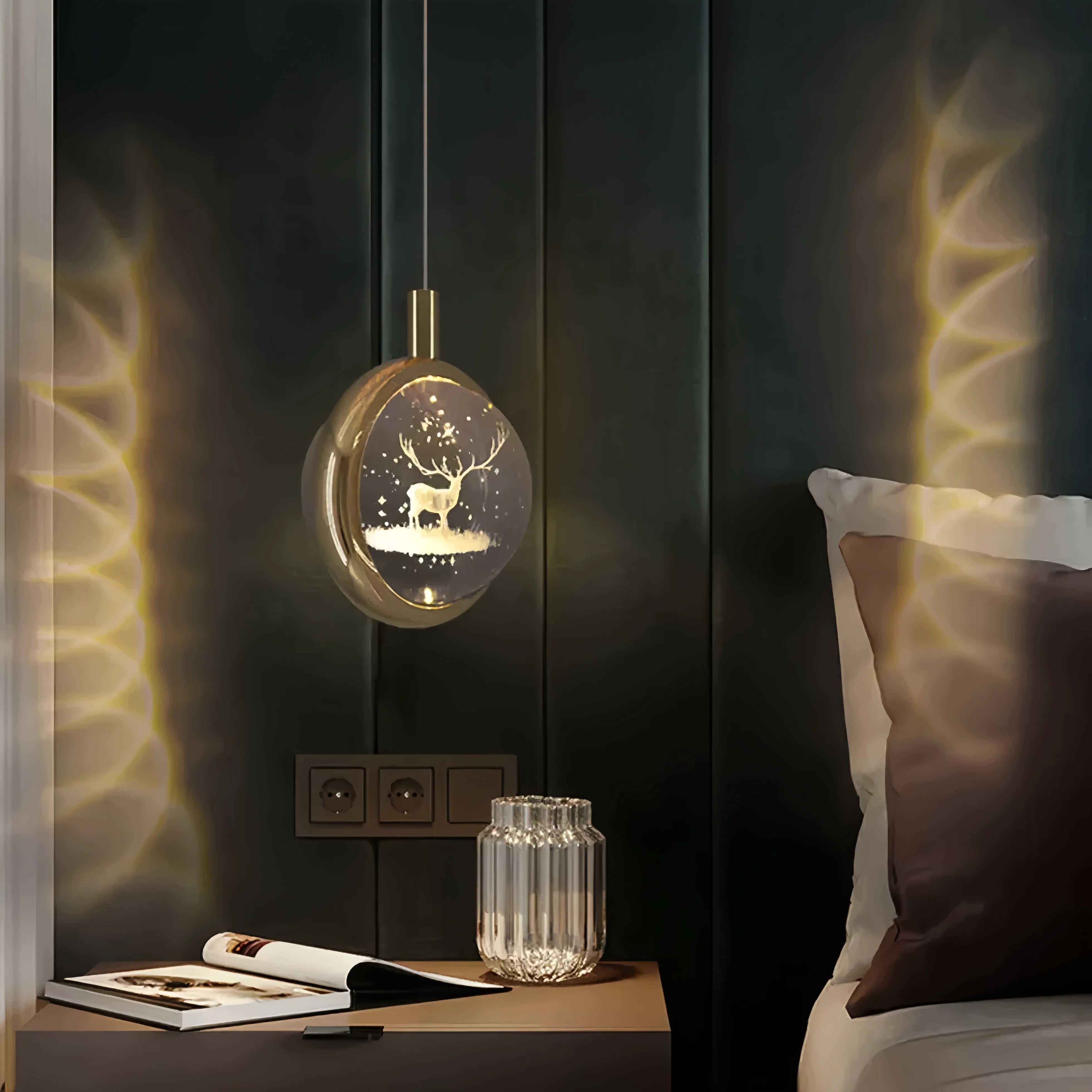 Lampada a sospensione per comodino minimalista con sfera in cristallo e LED dimmerabile