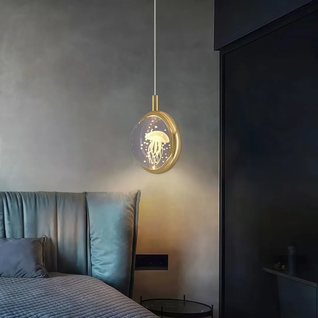 Lampada a sospensione per comodino minimalista con sfera in cristallo e LED dimmerabile