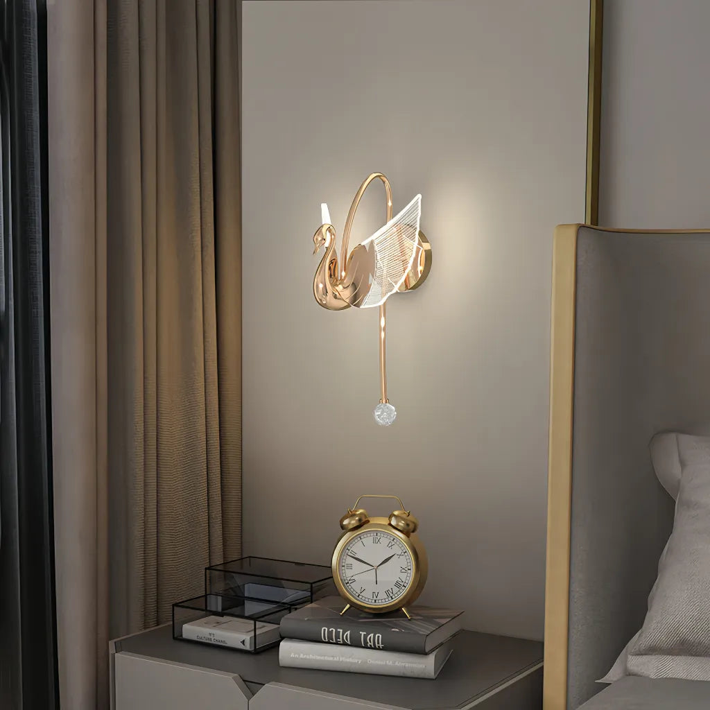 Applique decorativa LED dimmerabile a forma di cigno oro per camera da letto