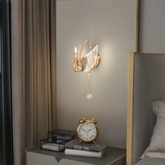 Applique decorativa LED dimmerabile a forma di cigno oro per camera da letto