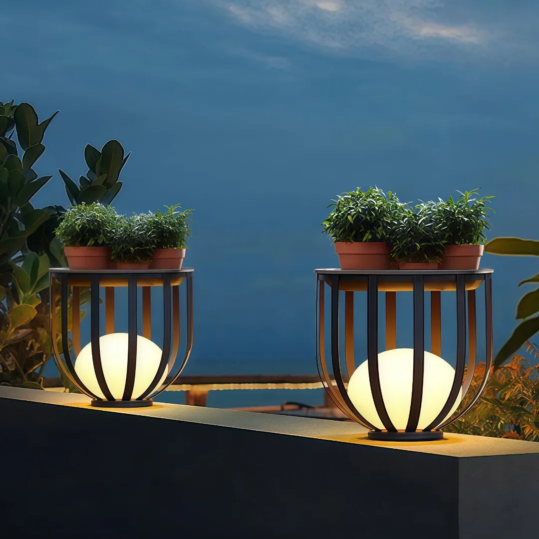 Lampada a pavimento da esterno con tavolino nera per terrazzo