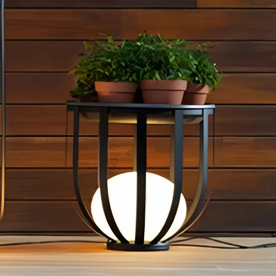 Lampada a pavimento da esterno con tavolino nera per terrazzo