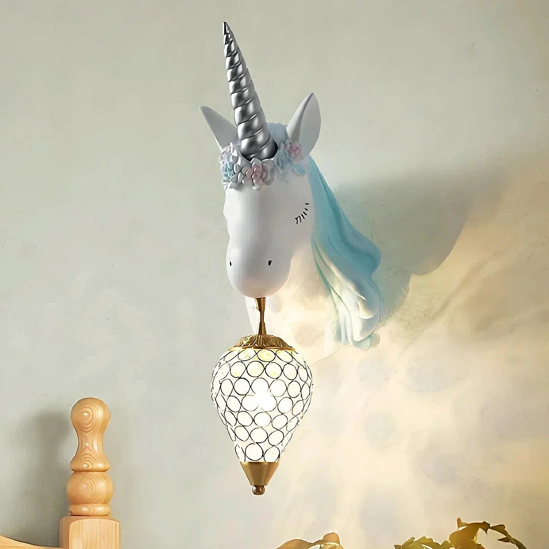 Applique unicorno azzurro con luce in cristallo per la cameretta del bambino
