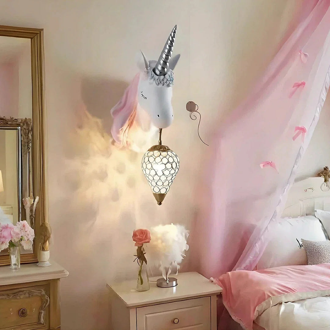Applique unicorno rosa con pendente in cristallo per la cameretta della bambina