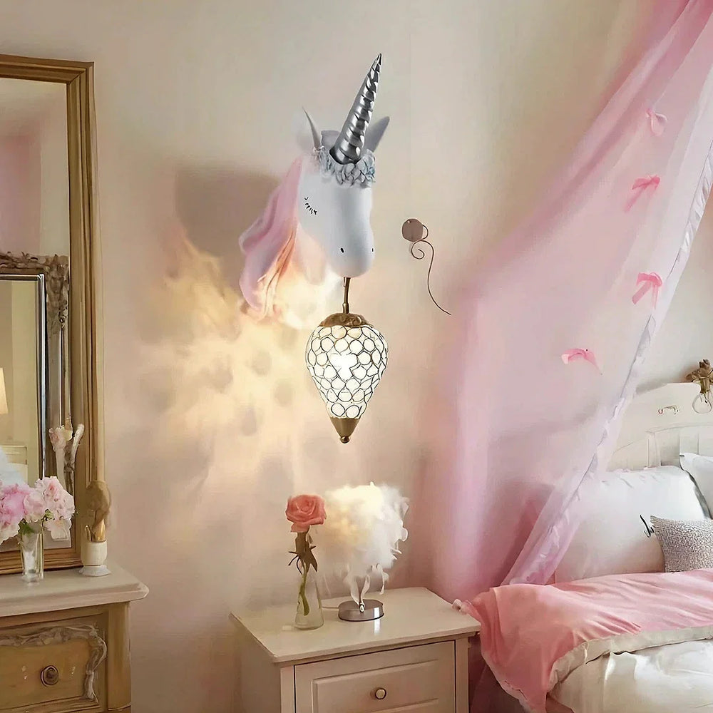 Applique unicorno rosa con pendente in cristallo per la cameretta della bambina
