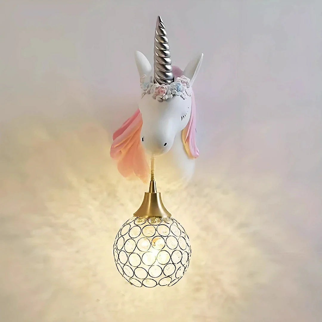 Applique unicorno rosa con pendente in cristallo per la cameretta della bambina
