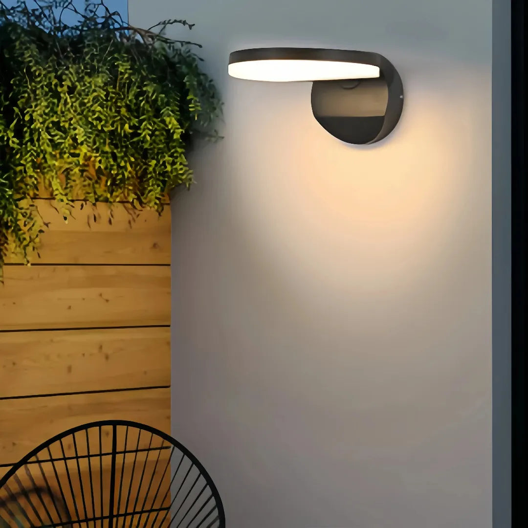 Applique da esterno a led con sensore orientabile design minimalista per ingresso