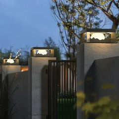 Lampada da pilastro LED nera con motivo montano per giardino dal design moderno