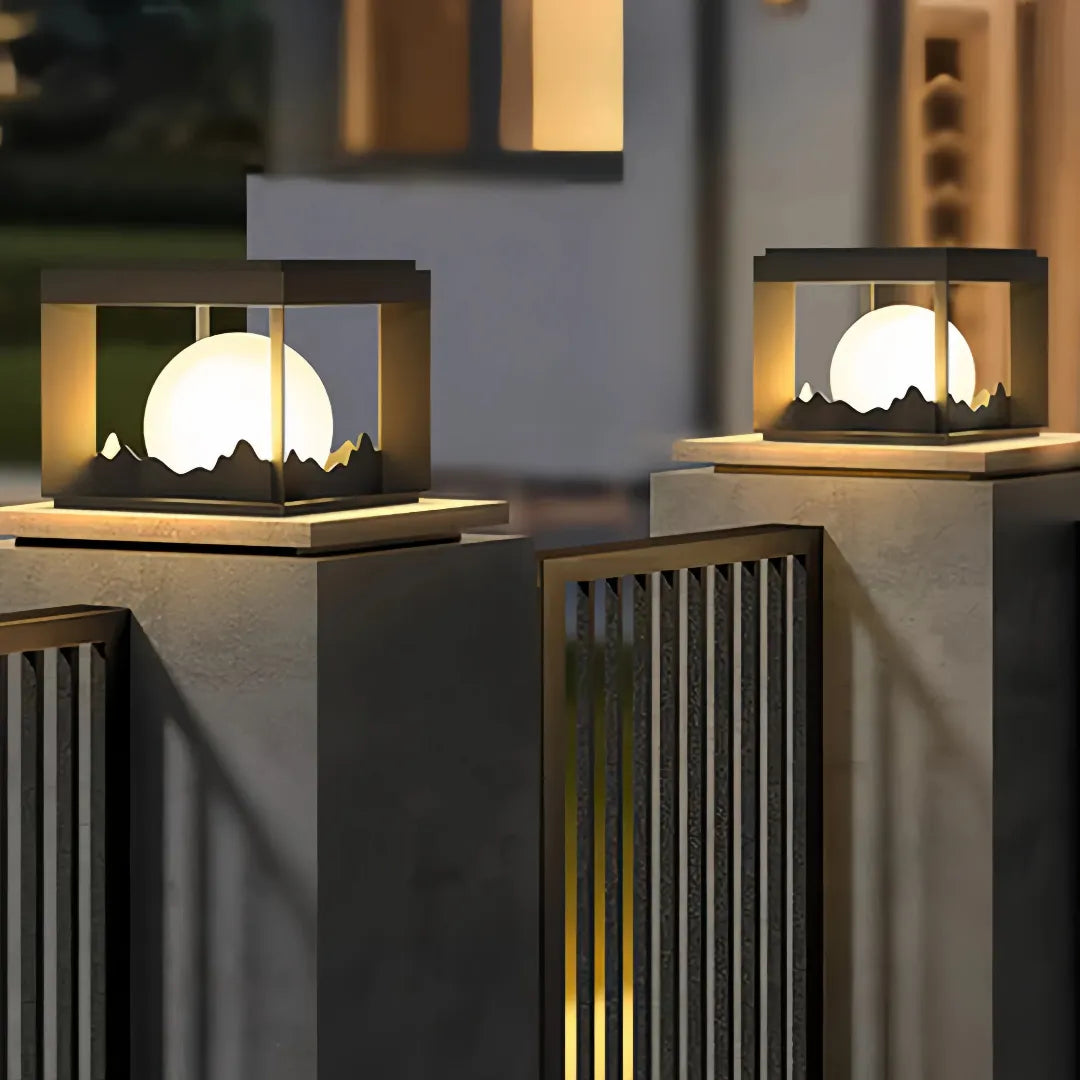 Lampada da pilastro solare a LED nera con motivo montano per giardino dal design moderno