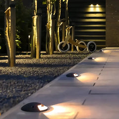 Segnapasso calpestabile esterno LED rotondo nero moderno con effetto luminoso