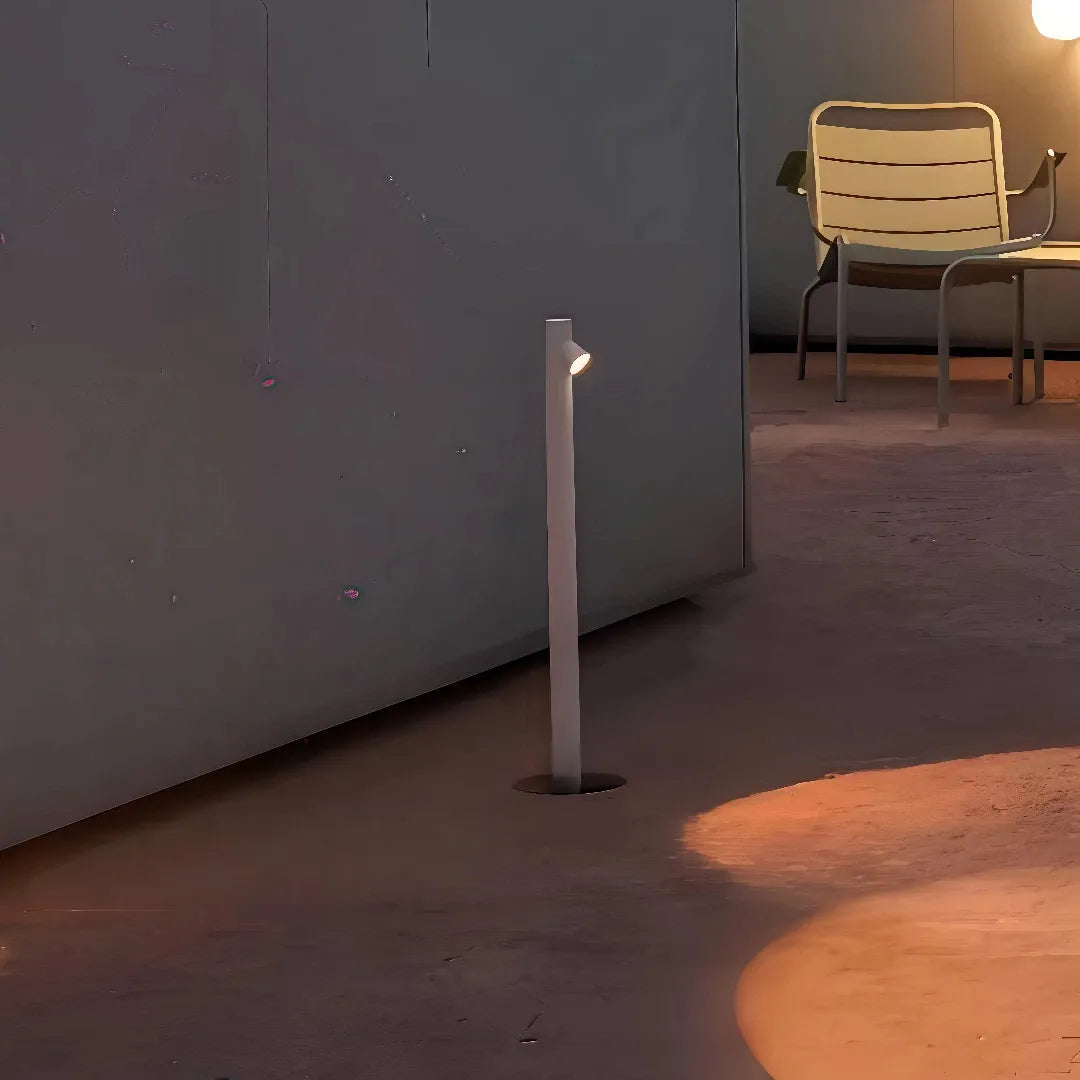 lampada da giardino a stelo LED minimal per terrazzo a forma di bambù
