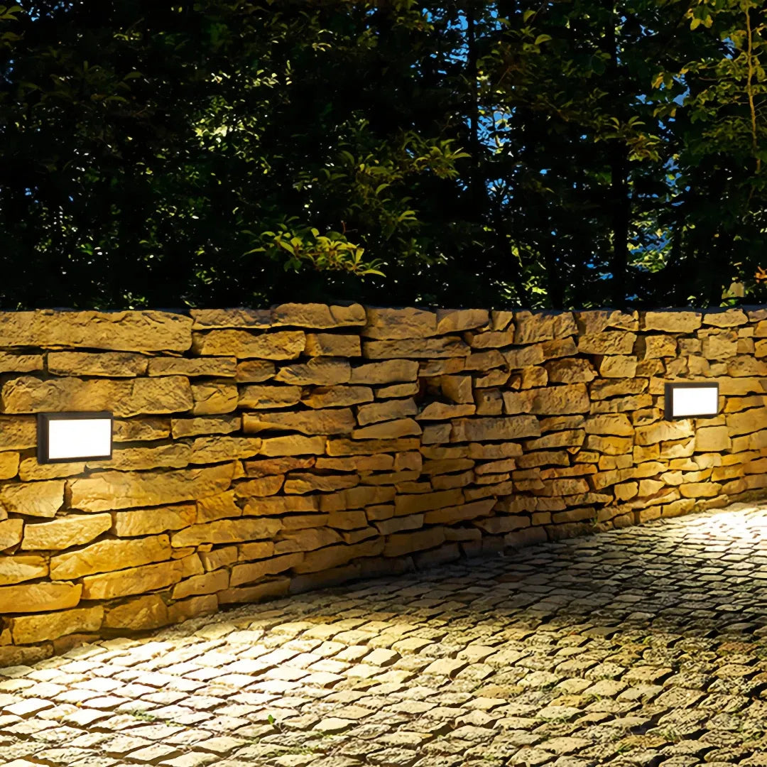 Segnapasso LED da esterno a parete rettangolare con luce diffusa design minimal