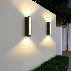 Applique doppio fascio da esterno LED dal design geometrico contemporaneo per portico