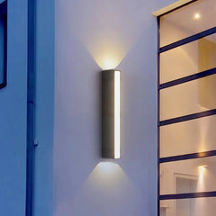 Applique doppio fascio da esterno LED dal design geometrico contemporaneo per portico