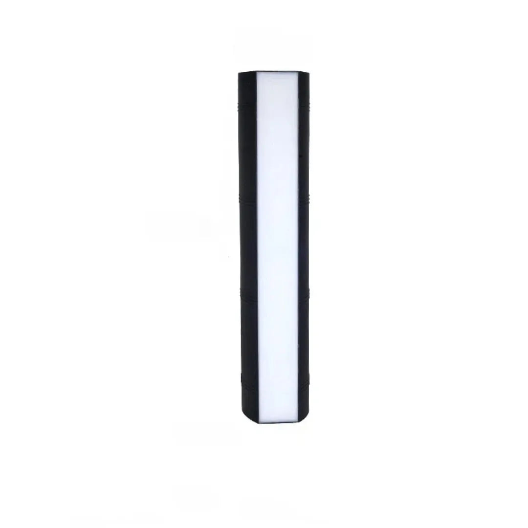 Applique doppio fascio da esterno LED dal design geometrico contemporaneo per portico