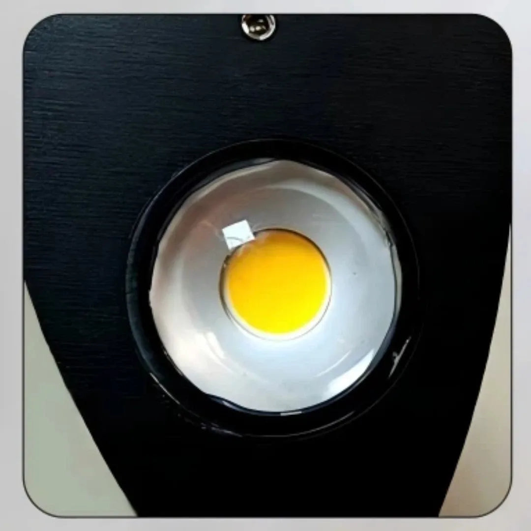 Applique doppio fascio da esterno LED dal design geometrico contemporaneo per portico