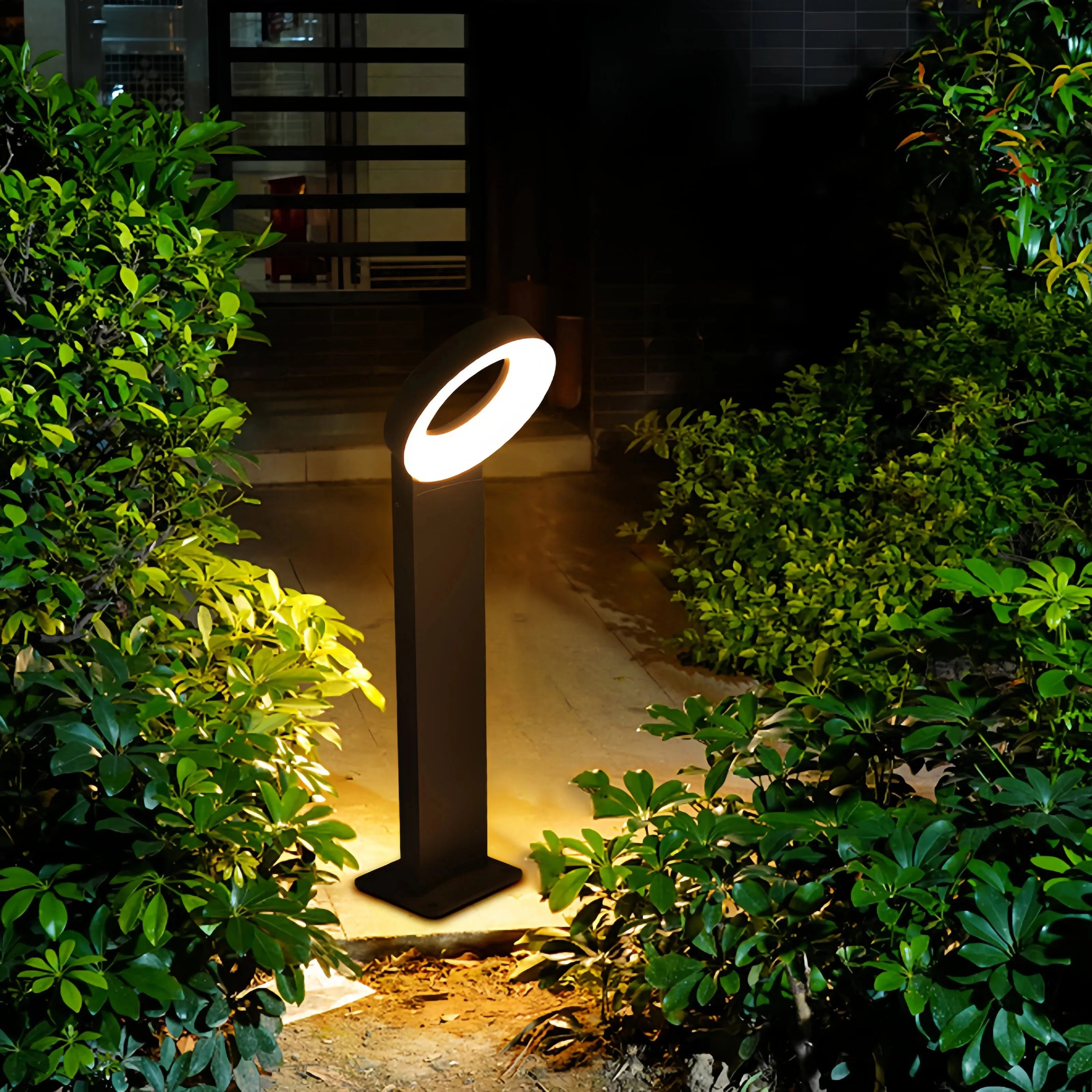 Paletto LED da giardino minimal con testa ad anello inclinata