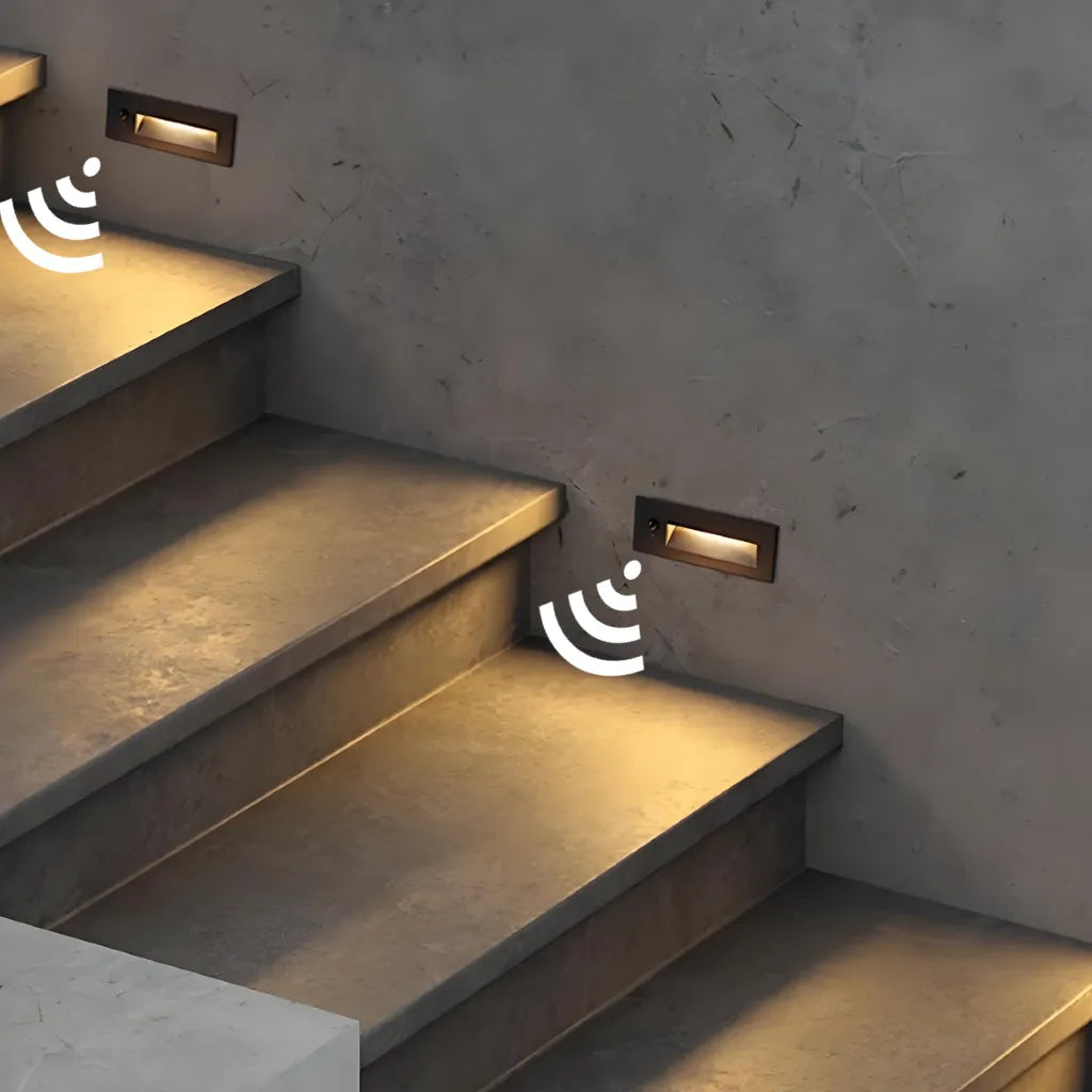 Segnapasso LED da incasso rettangolare per scale esterne con sensore di movimento