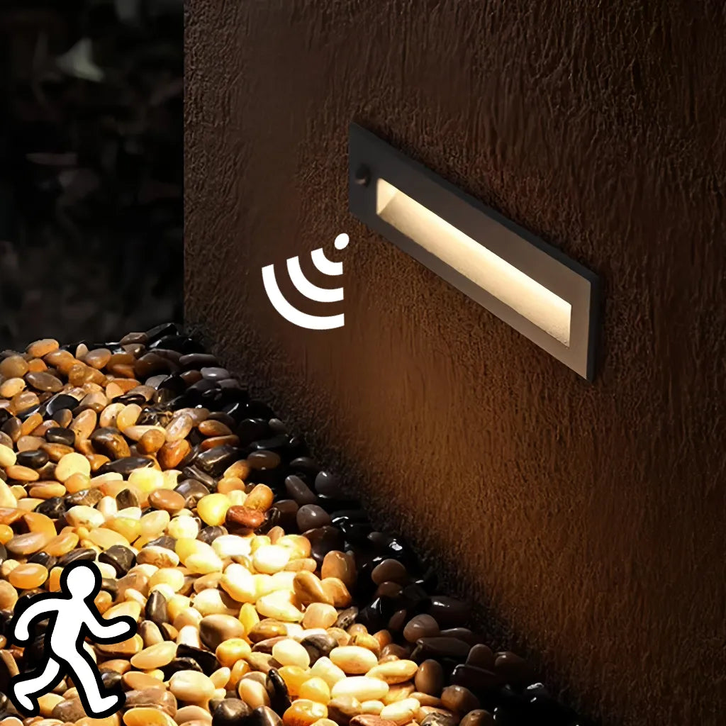 Segnapasso LED da incasso rettangolare per scale esterne con sensore di movimento