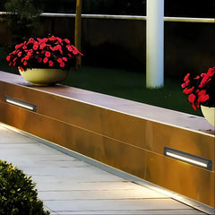 Segnapasso da incasso per esterno LED rettangolare nero con luce verso il basso